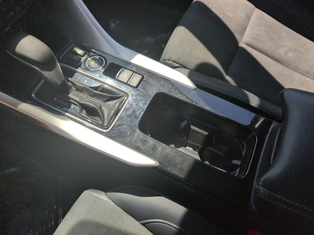 Thumbnail: 2025 Mitsubishi Eclipse Cross - 24