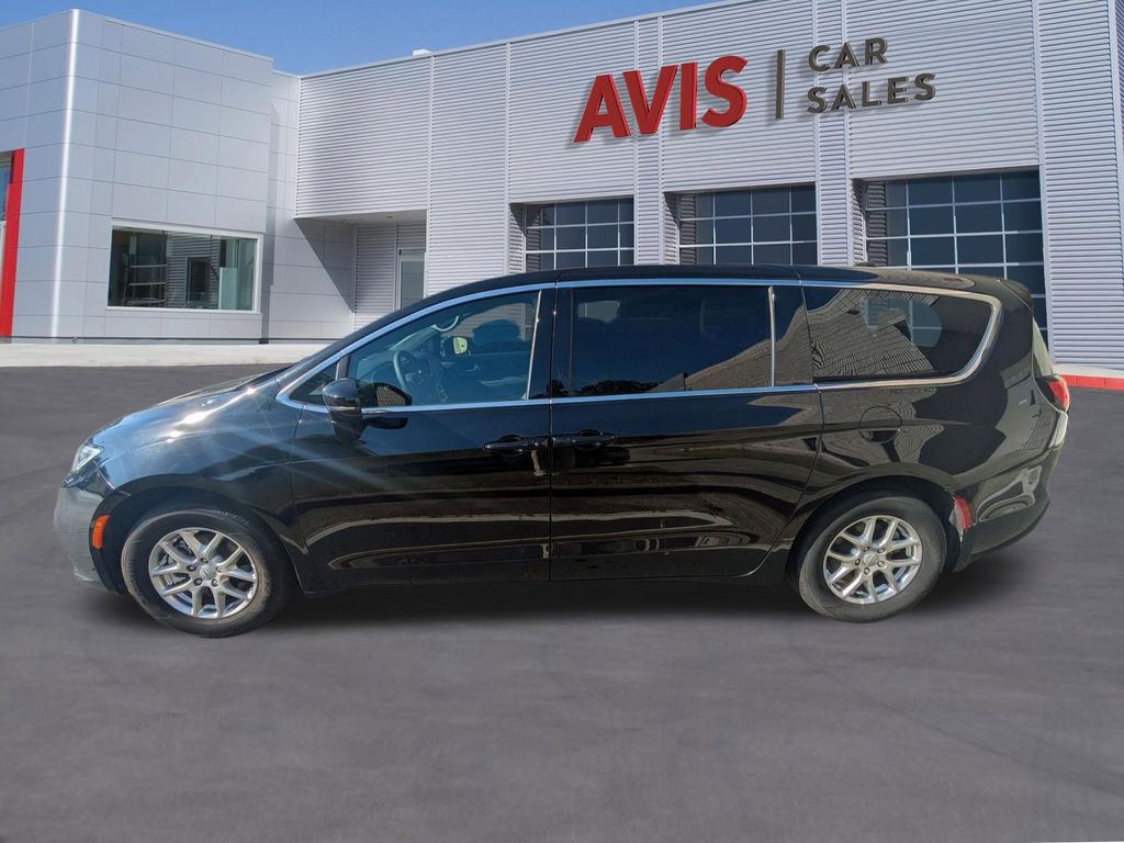 Thumbnail: 2025 Chrysler Pacifica - 10