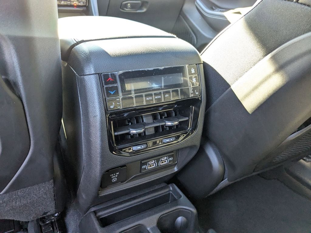 Thumbnail: 2024 Jeep Grand Cherokee L - 26