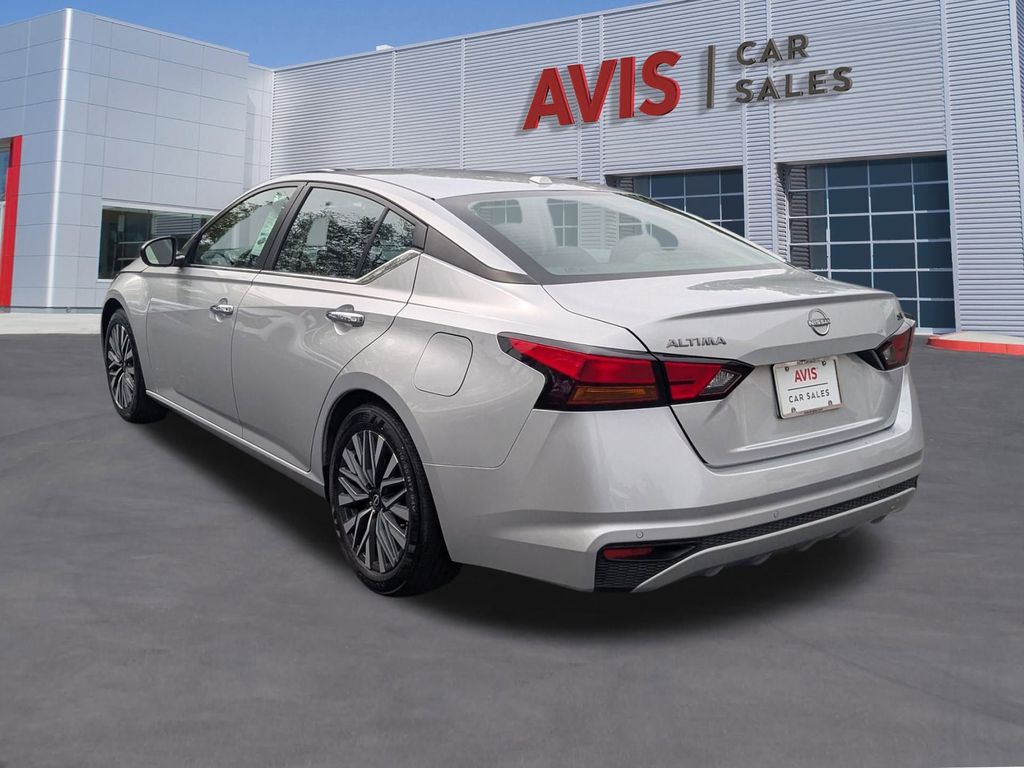 Thumbnail: 2024 Nissan Altima - 9