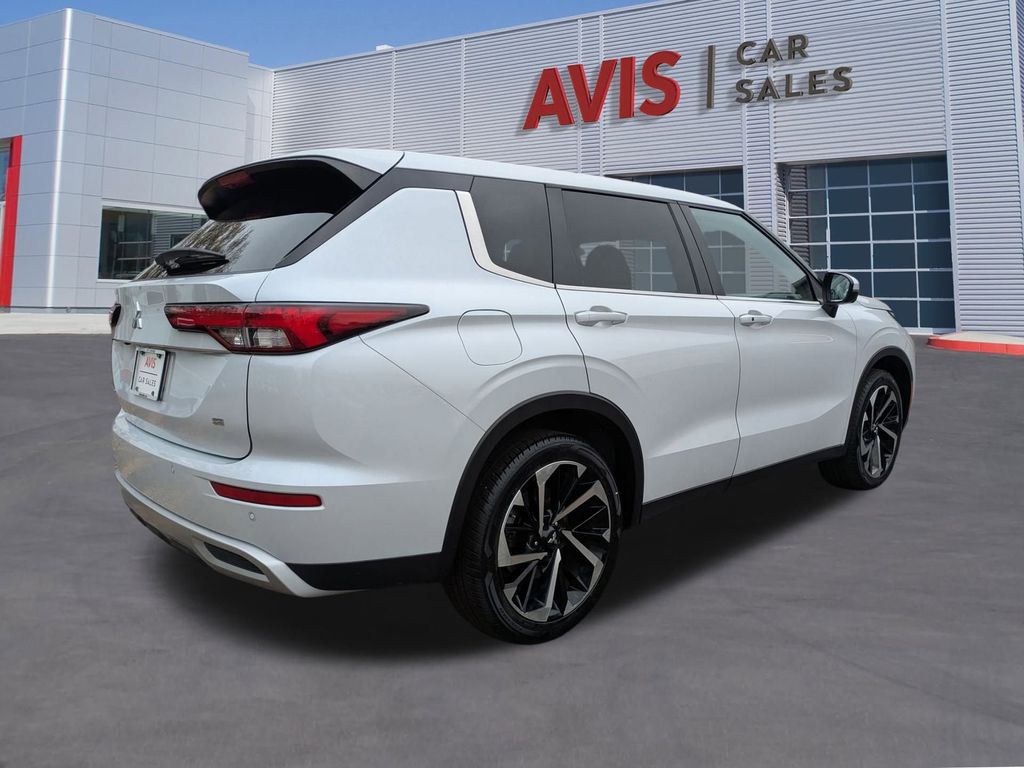 Thumbnail: 2024 Mitsubishi Outlander - 6