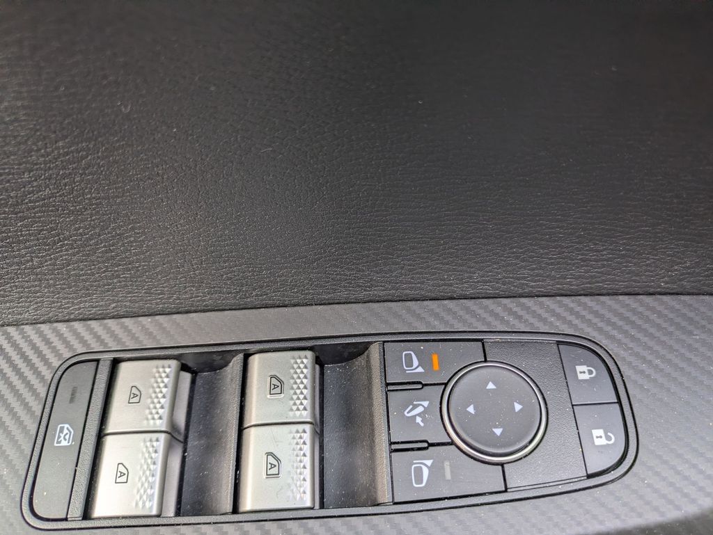 Thumbnail: 2024 Mitsubishi Outlander - 13