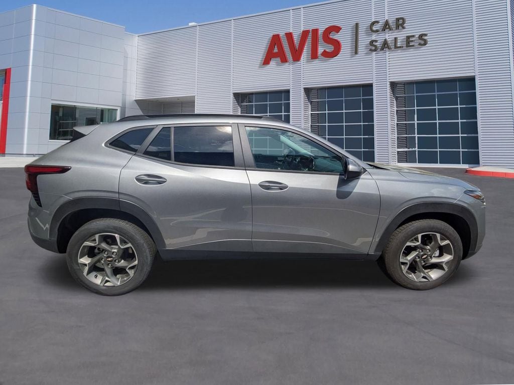 Thumbnail: 2025 Chevrolet Trax - 5