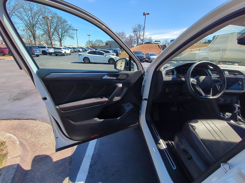 Thumbnail: 2024 Volkswagen Tiguan - 11