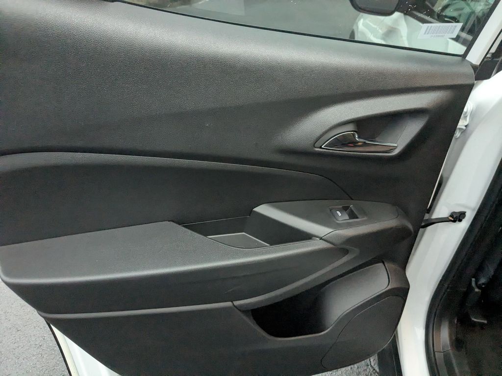 Thumbnail: 2025 Chevrolet Trax - 25