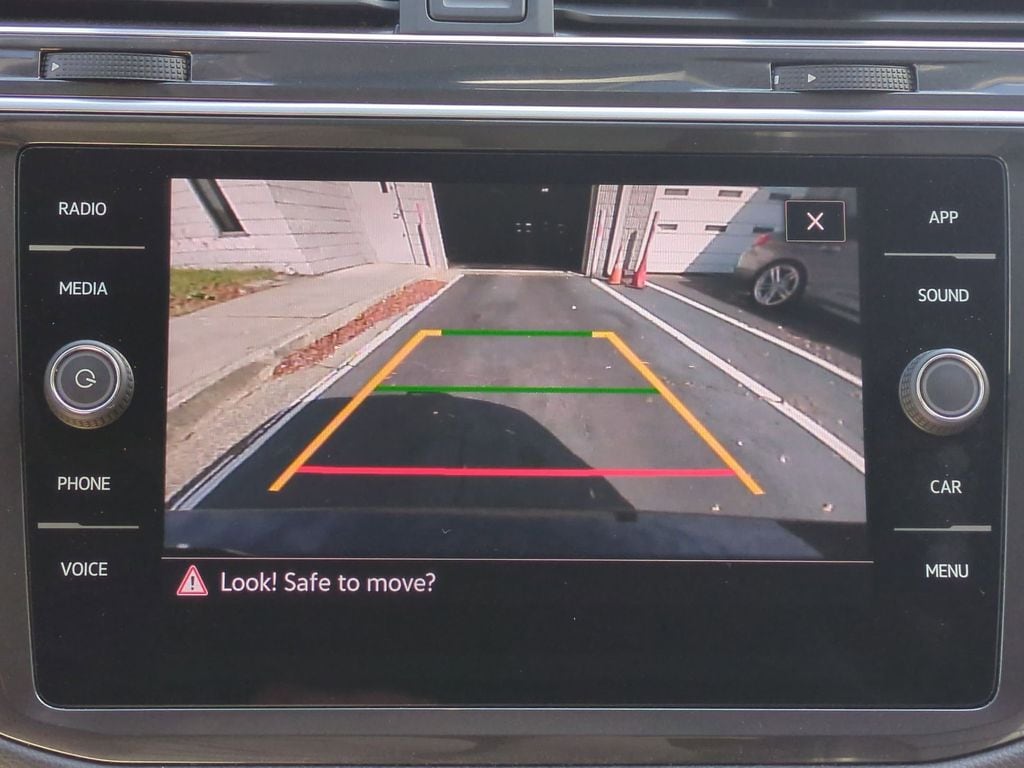 Thumbnail: 2024 Volkswagen Tiguan - 17