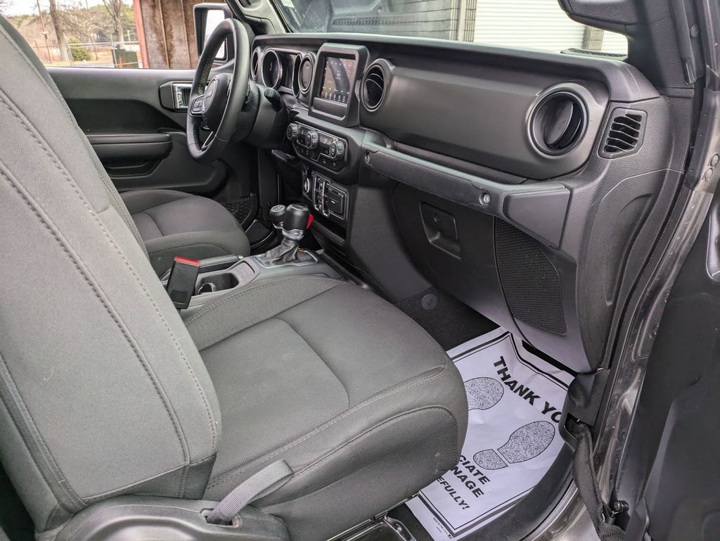 Thumbnail: 2023 Jeep Gladiator - 33
