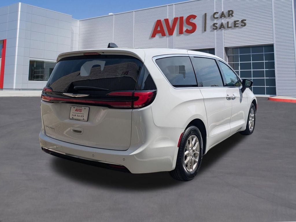 Thumbnail: 2025 Chrysler Pacifica - 6