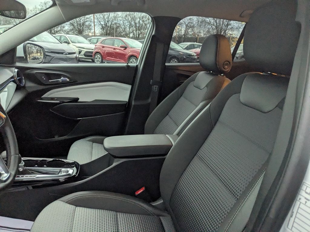 Thumbnail: 2025 Chevrolet Trax - 22