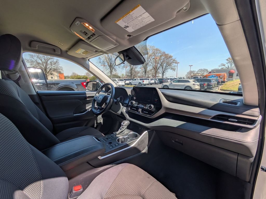 Thumbnail: 2024 Toyota Highlander - 31