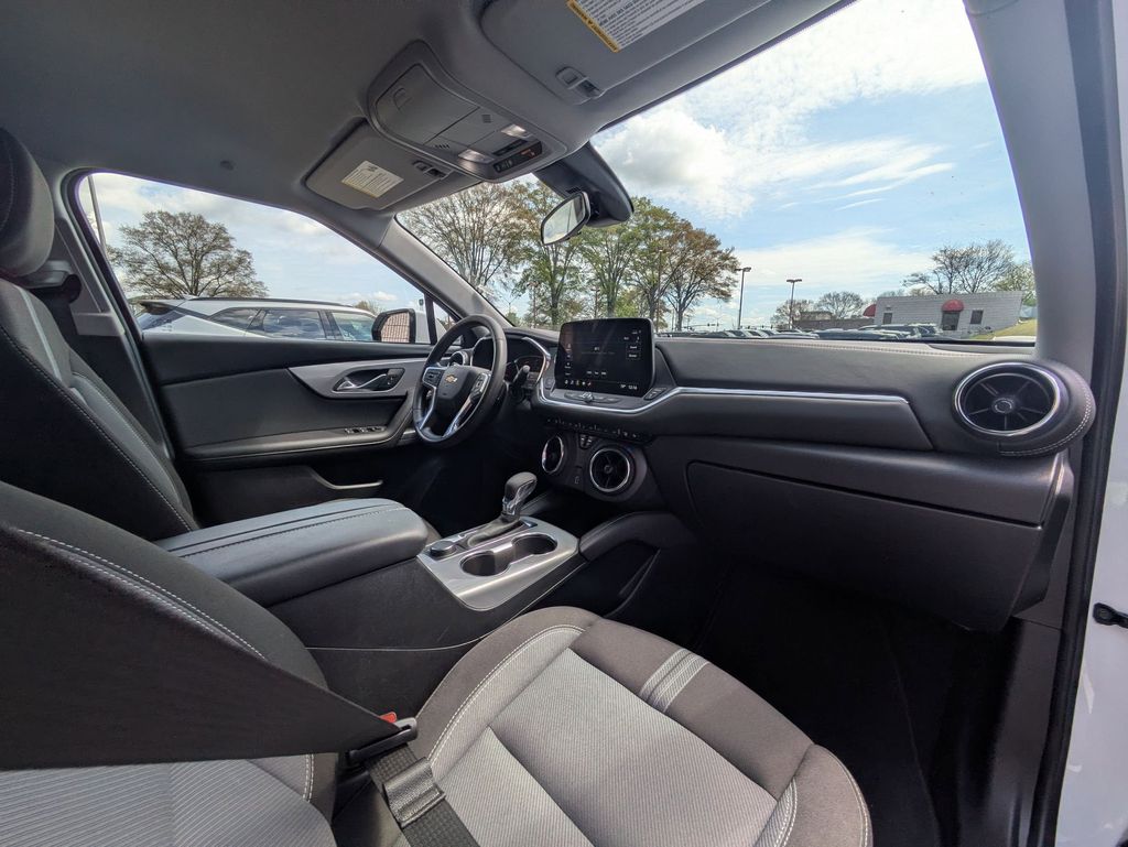 Thumbnail: 2025 Chevrolet Blazer - 30