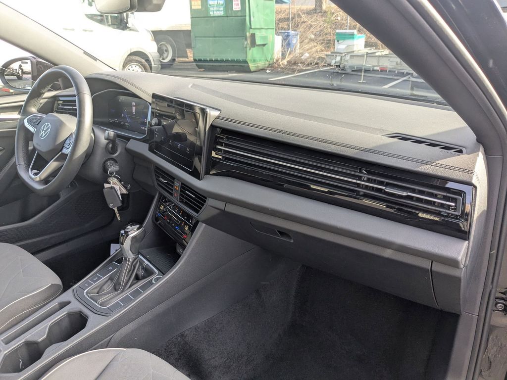 Thumbnail: 2025 Volkswagen Jetta - 30