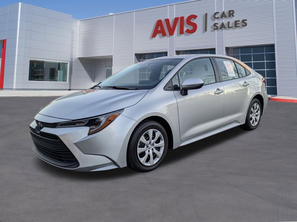 2025 Toyota Corolla LE's photo