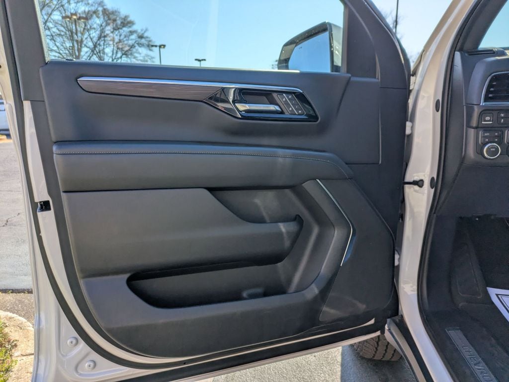 Thumbnail: 2025 Chevrolet Tahoe - 11