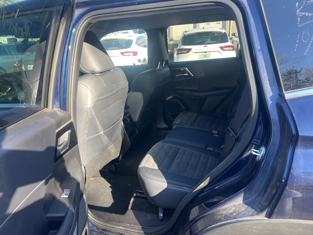 Thumbnail: 2024 Mitsubishi Outlander - 7