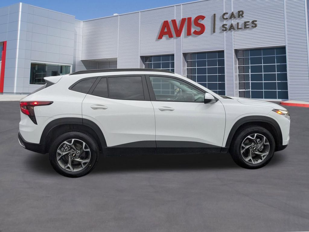 Thumbnail: 2025 Chevrolet Trax - 5