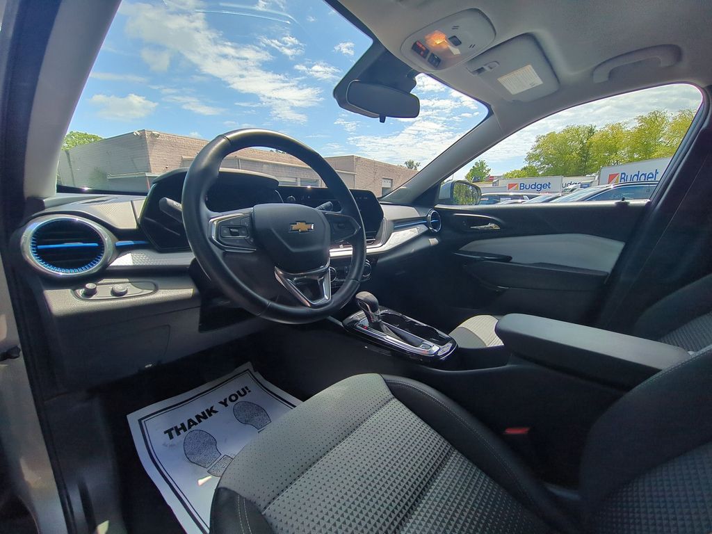 Thumbnail: 2025 Chevrolet Trax - 15
