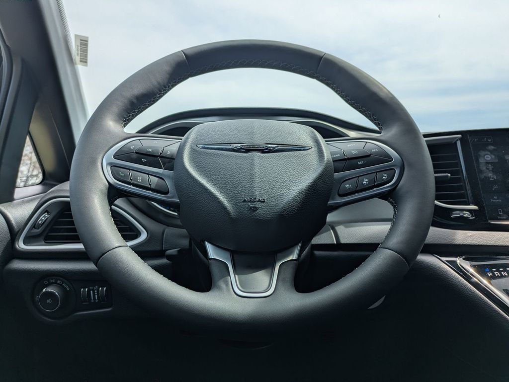 Thumbnail: 2025 Chrysler Pacifica - 21