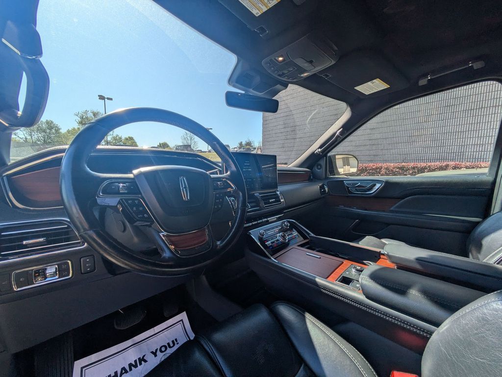 Thumbnail: 2023 Lincoln Navigator - 15