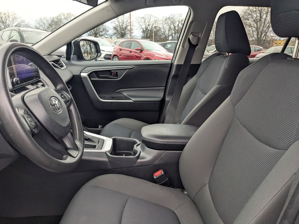 Thumbnail: 2024 Toyota RAV4 - 23