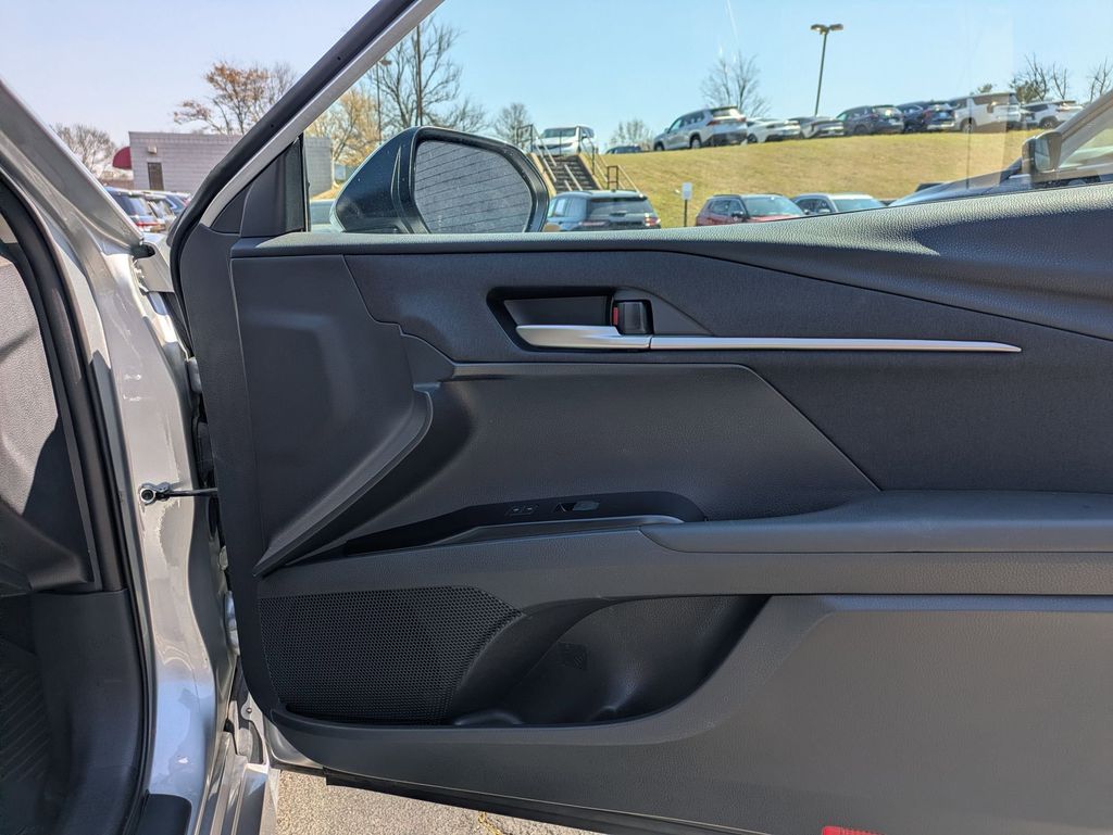 Thumbnail: 2025 Toyota Camry - 31