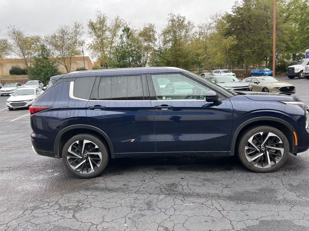Thumbnail: 2024 Mitsubishi Outlander - 10