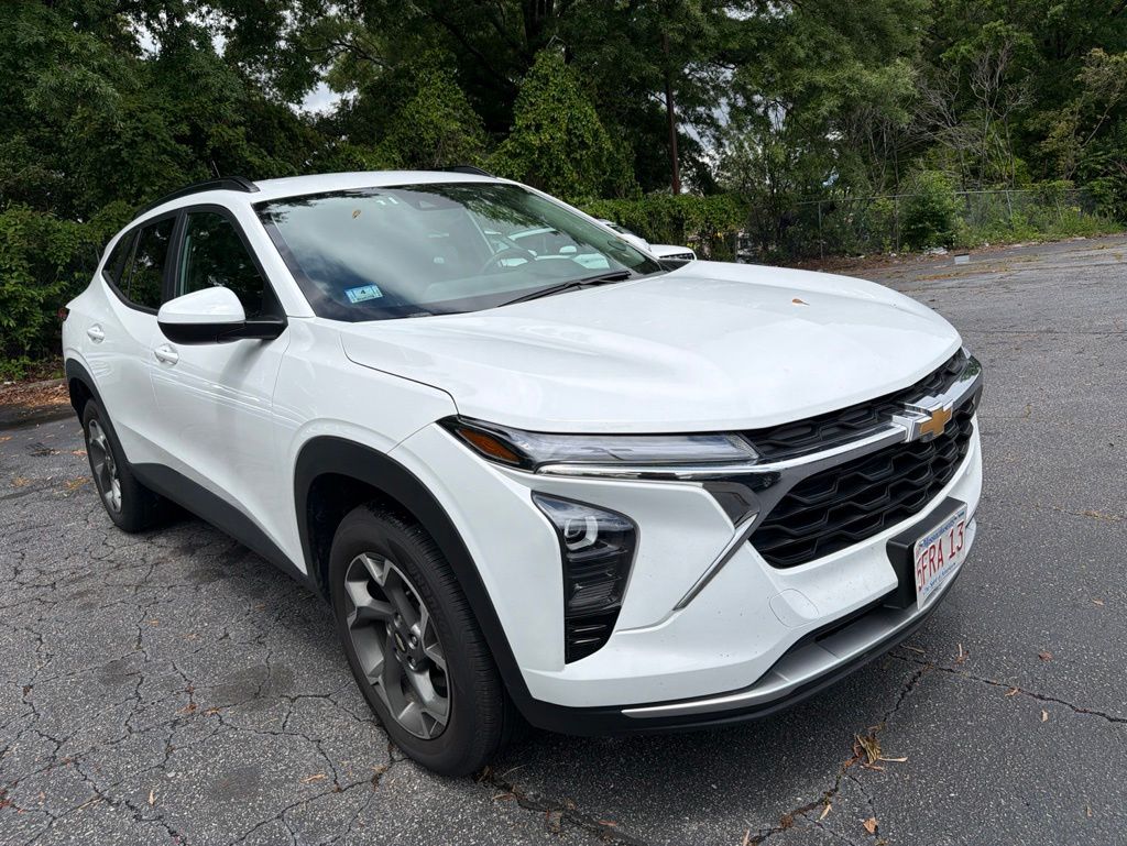 Thumbnail: 2025 Chevrolet Trax - 3