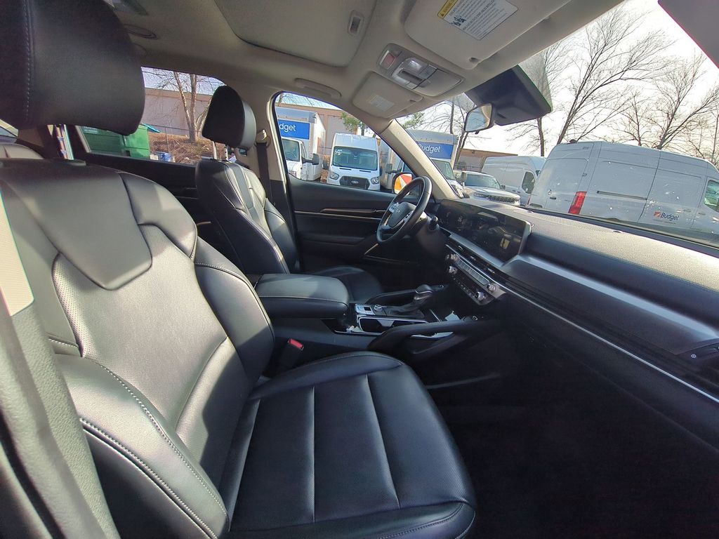 Thumbnail: 2025 Kia Telluride - 32