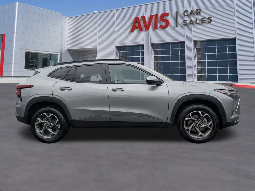 Thumbnail: 2025 Chevrolet Trax - 5