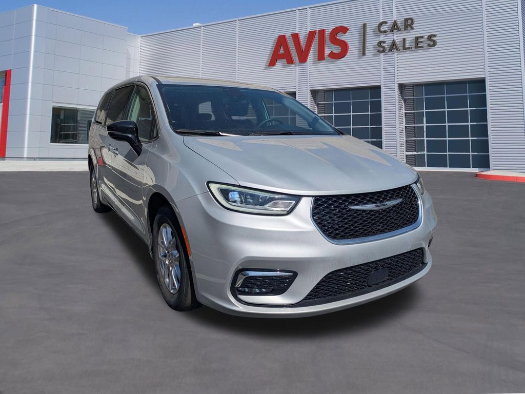 Thumbnail: 2024 Chrysler Pacifica - 3