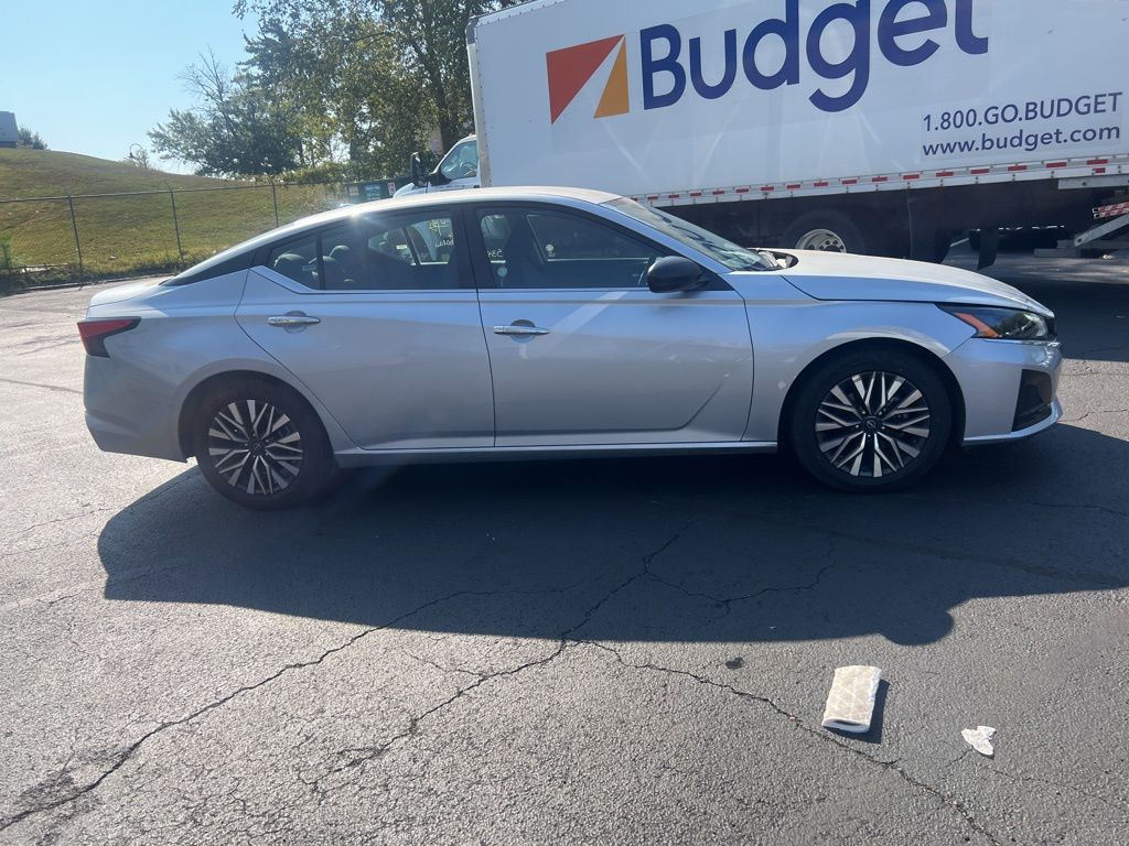 Thumbnail: 2024 Nissan Altima - 9