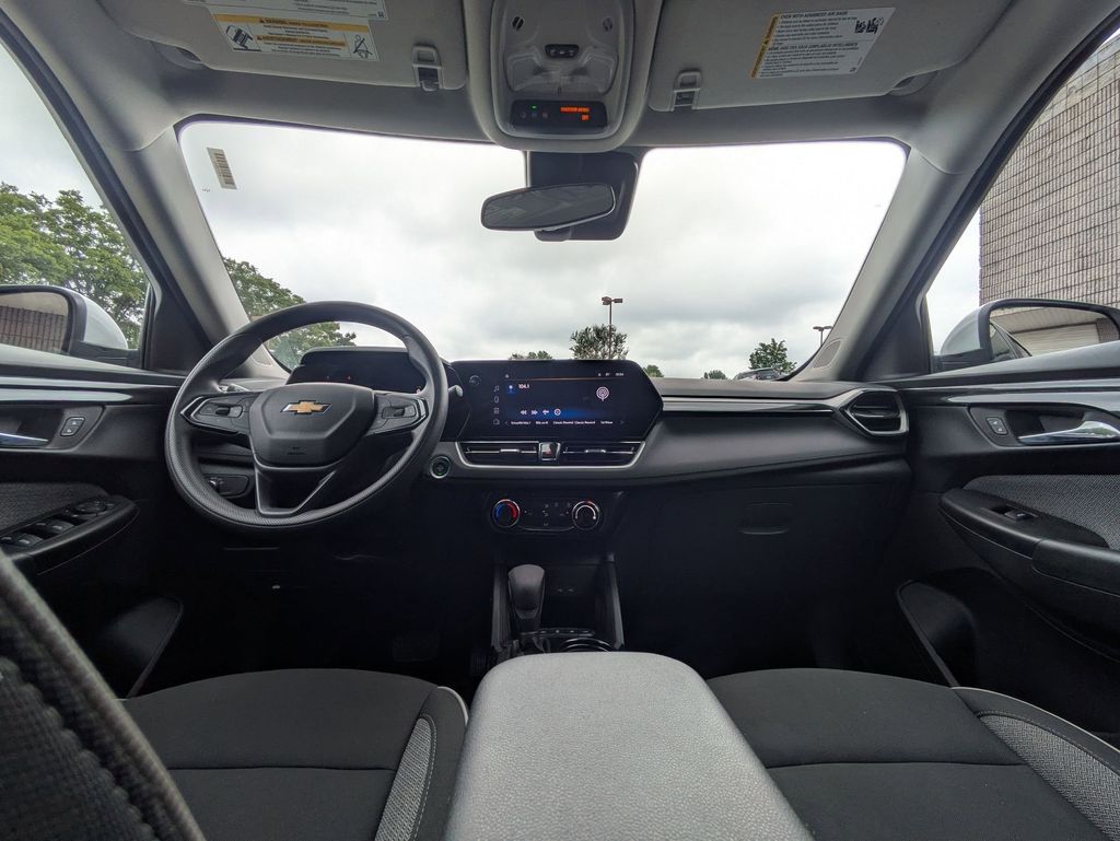 Thumbnail: 2025 Chevrolet TrailBlazer - 25