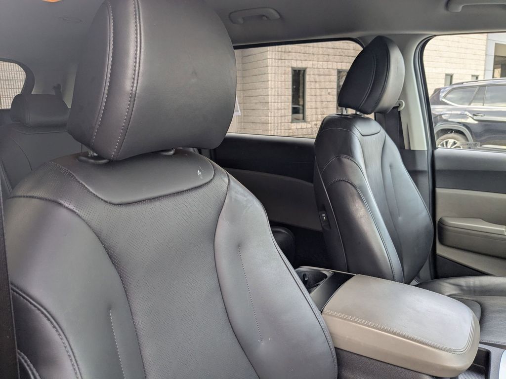 Thumbnail: 2025 Kia Carnival - 29