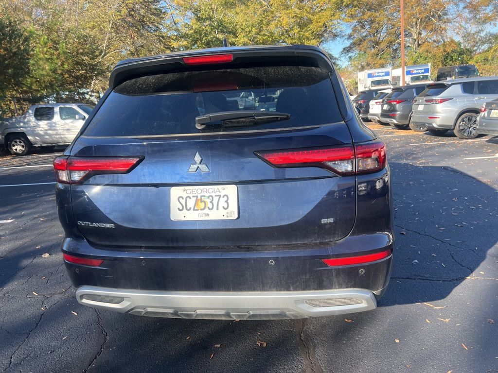 Thumbnail: 2024 Mitsubishi Outlander - 12