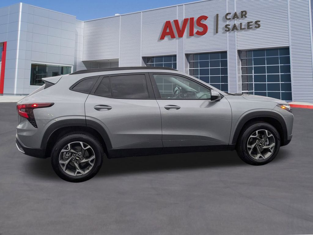 Thumbnail: 2025 Chevrolet Trax - 5