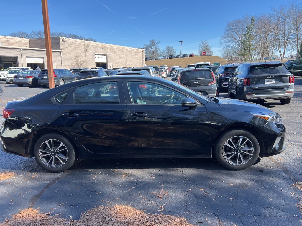 Thumbnail: 2024 Kia Forte - 4