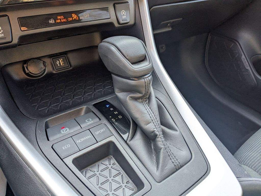 Thumbnail: 2024 Toyota RAV4 - 18