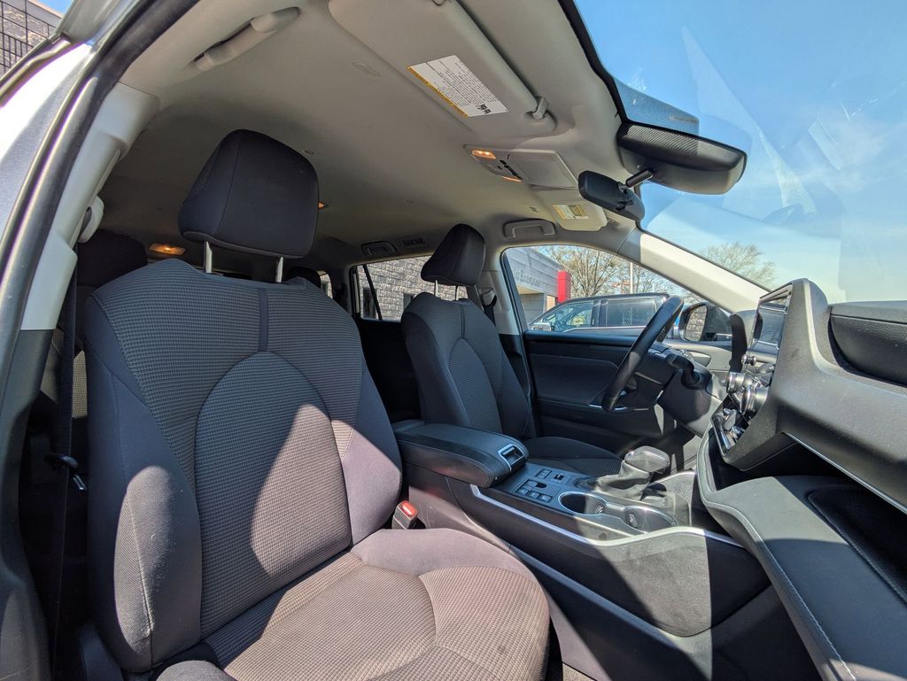 Thumbnail: 2024 Toyota Highlander - 30