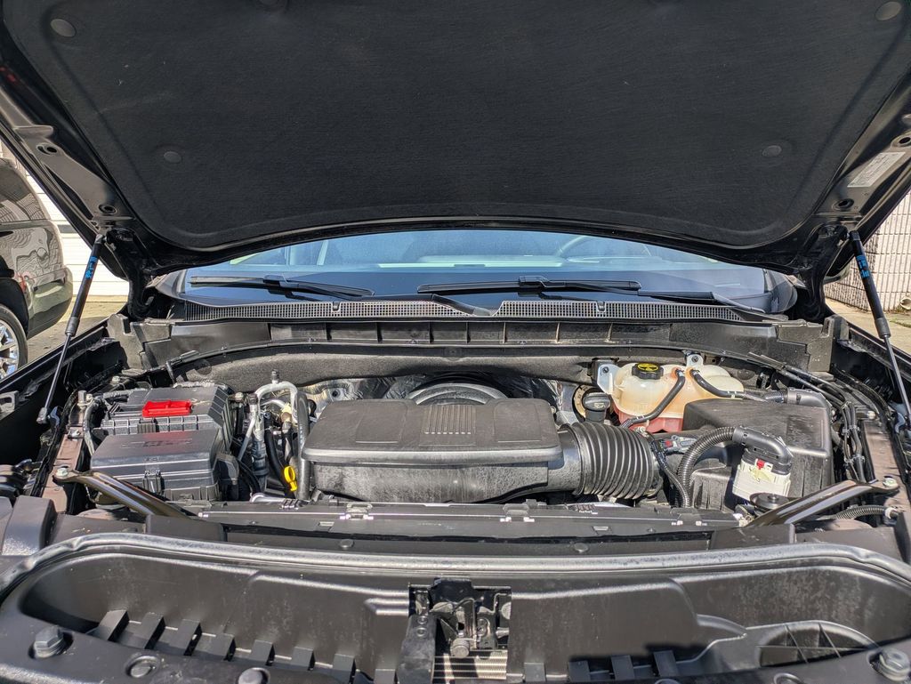 Thumbnail: 2025 Chevrolet Tahoe - 33