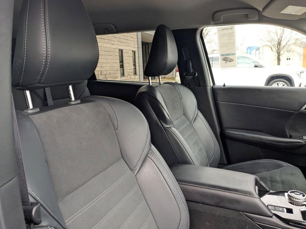 Thumbnail: 2025 Mitsubishi Outlander - 31