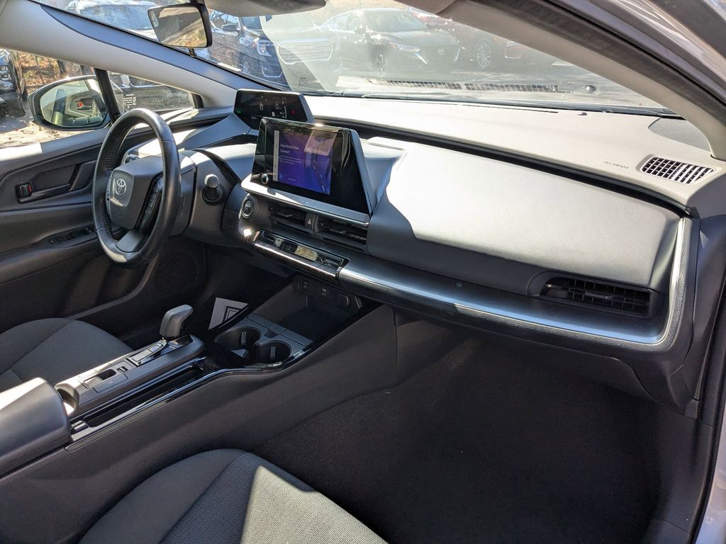Thumbnail: 2024 Toyota Prius - 31