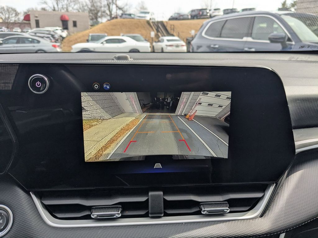 Thumbnail: 2025 Chevrolet Equinox - 18