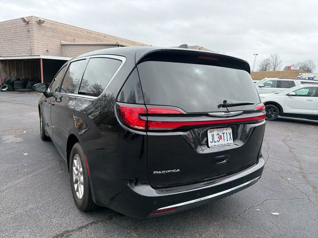 Thumbnail: 2025 Chrysler Pacifica - 10
