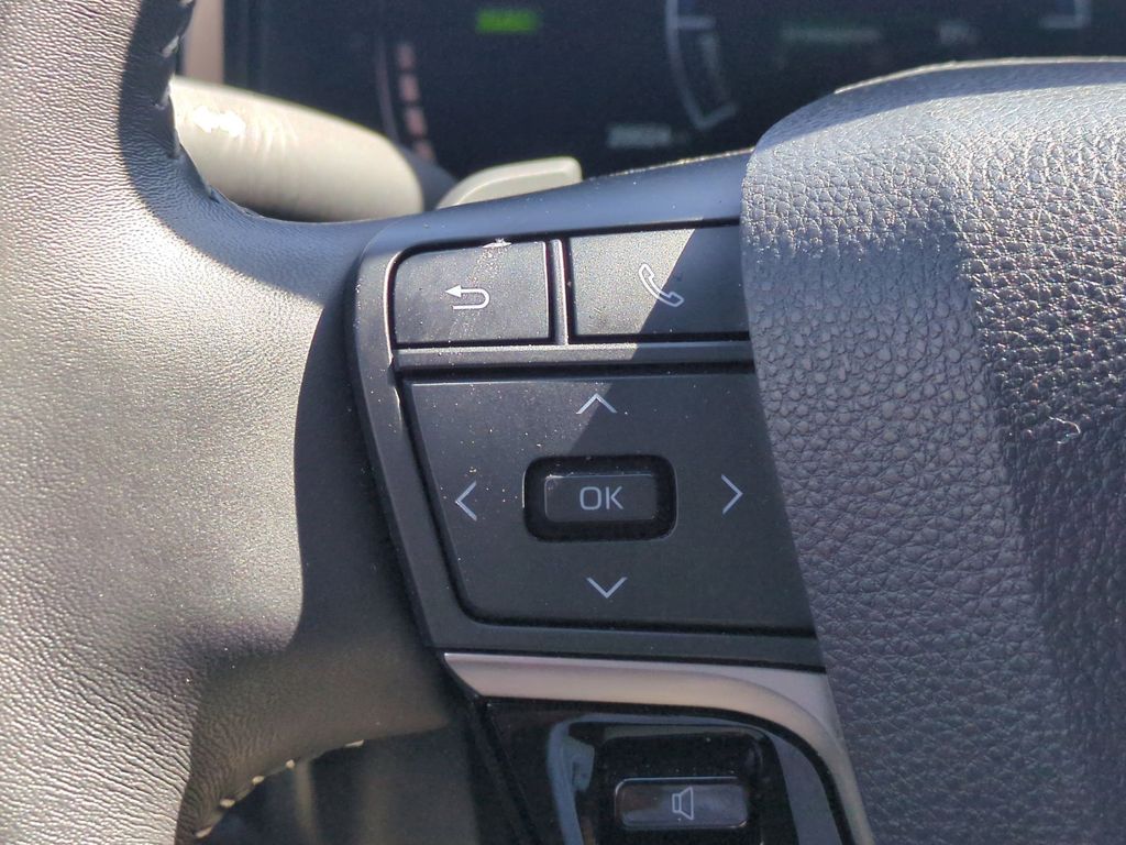 Thumbnail: 2025 Toyota Camry - 21