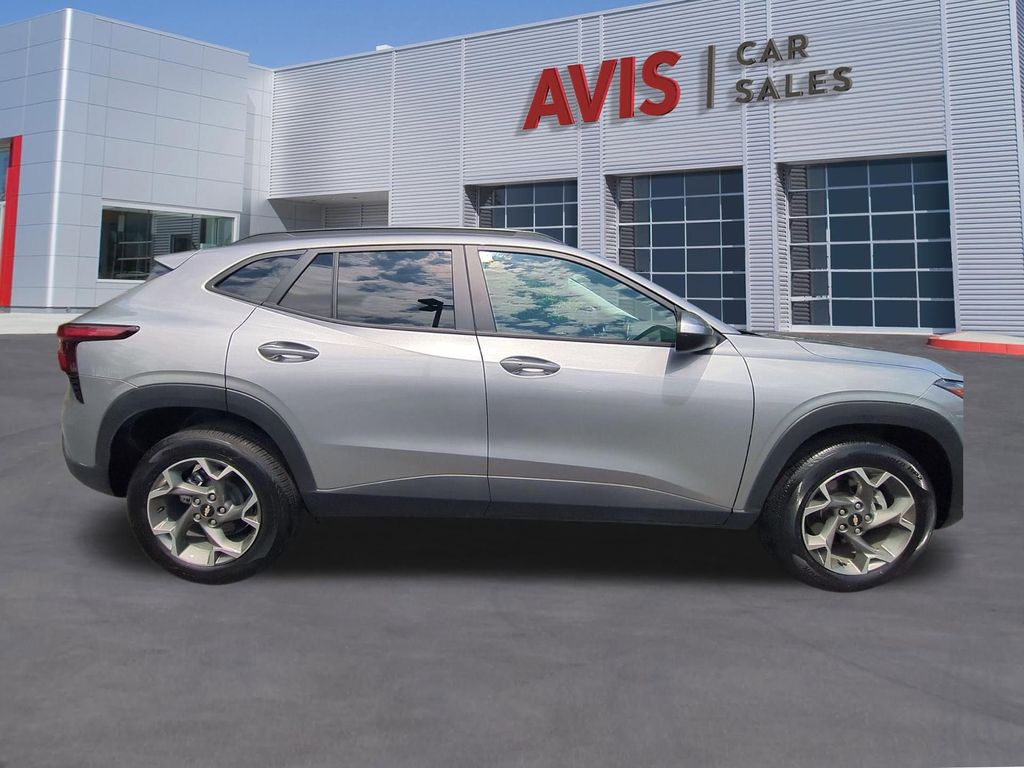 Thumbnail: 2025 Chevrolet Trax - 5