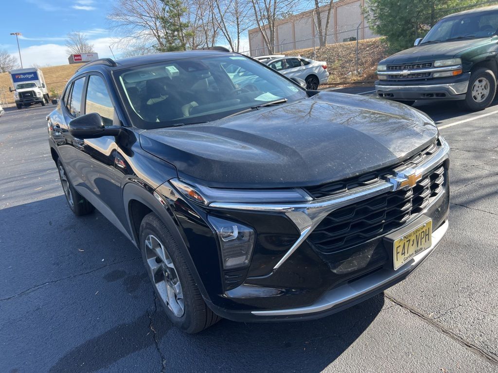 Thumbnail: 2025 Chevrolet Trax - 9