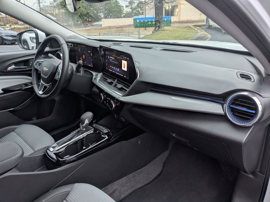 Thumbnail: 2025 Chevrolet Trax - 33