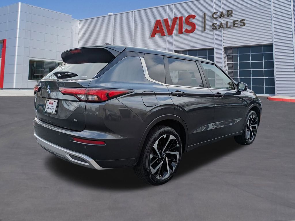 Thumbnail: 2024 Mitsubishi Outlander - 6