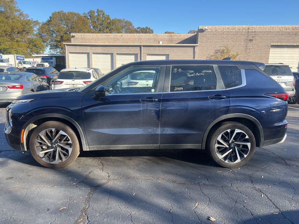 Thumbnail: 2024 Mitsubishi Outlander - 9