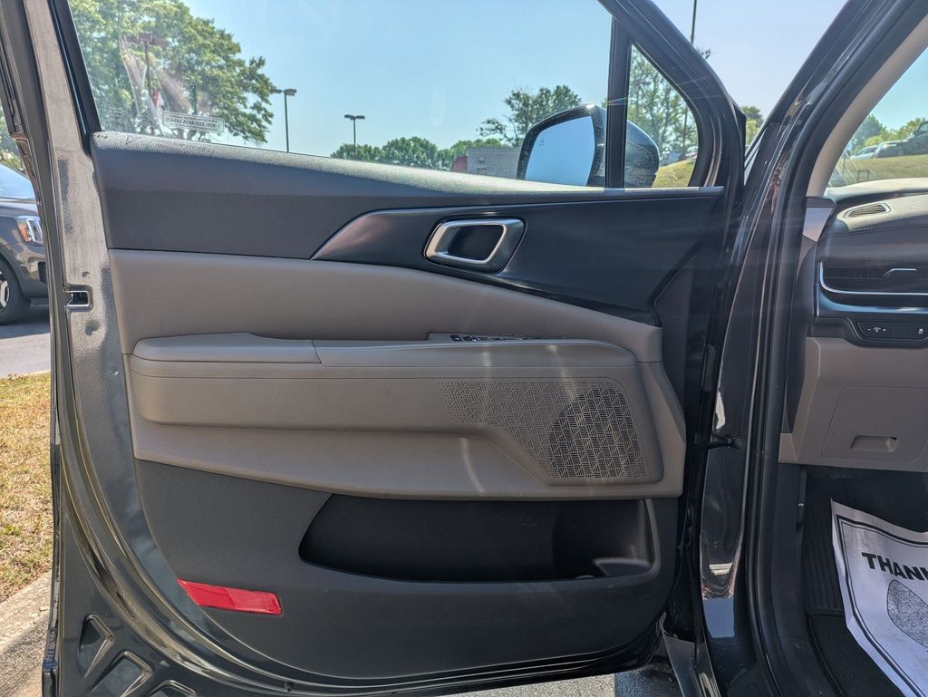 Thumbnail: 2025 Kia Carnival - 11